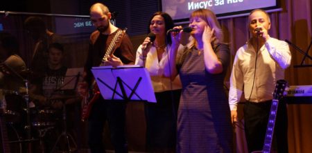 Примите участие в Вечере Хвалы 8 декабря!